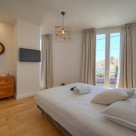 Сasa de vacaciones Frgk Pont Saint-victor Piscine Privée 4 *